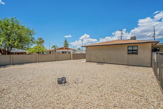 Building Photo - 2302 N Hampton St