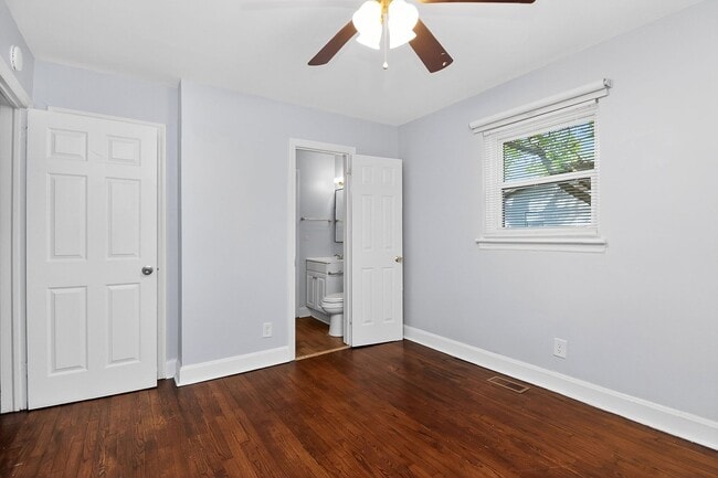 Building Photo - Cozy 2 Bedroom Duplex Close to NoDa!