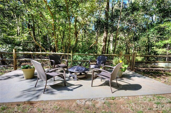 Building Photo - 3806 Bridgewood Ln