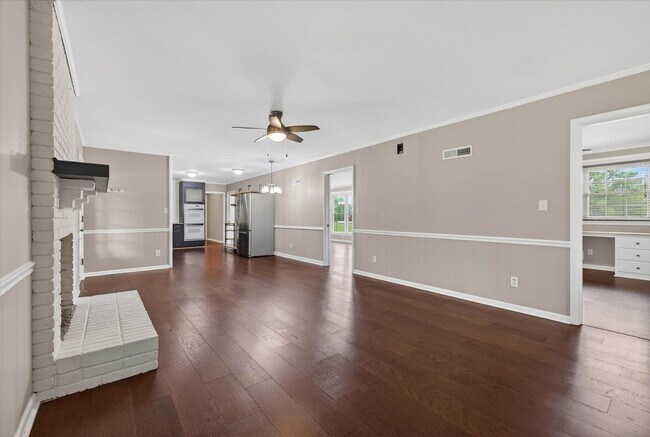 Building Photo - 3 Bedroom 3 Bath Home For Rent in Sango Area!