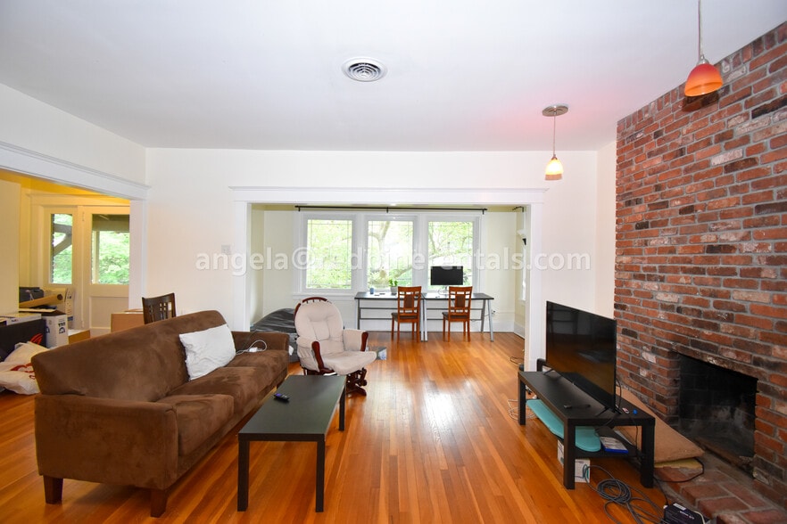 Building Photo - 5728 Solway St