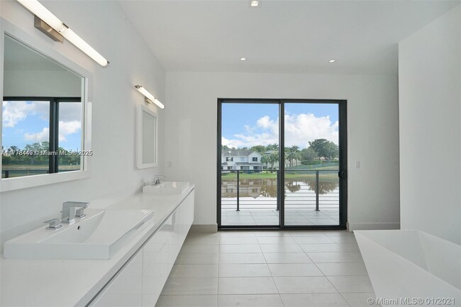 Building Photo - 16512 Botaniko Dr N
