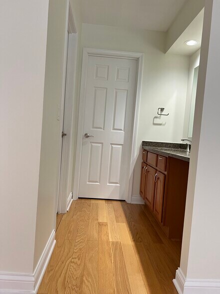 Building Photo - 247 Coventry Cir