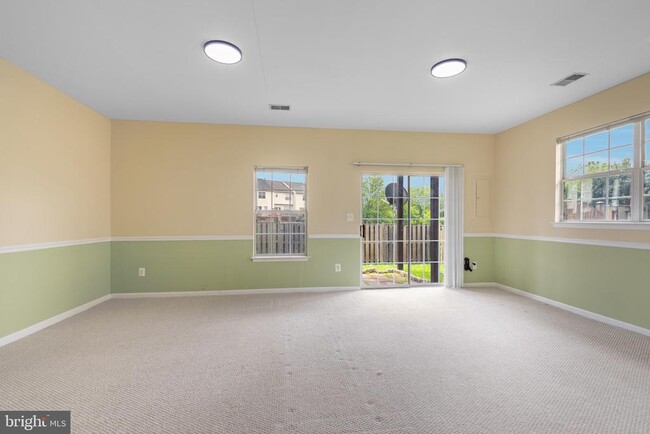 Building Photo - 21639 Kings Crossing Terrace