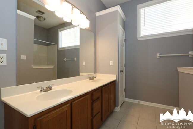 Building Photo - 2573 Laurelcrest Dr