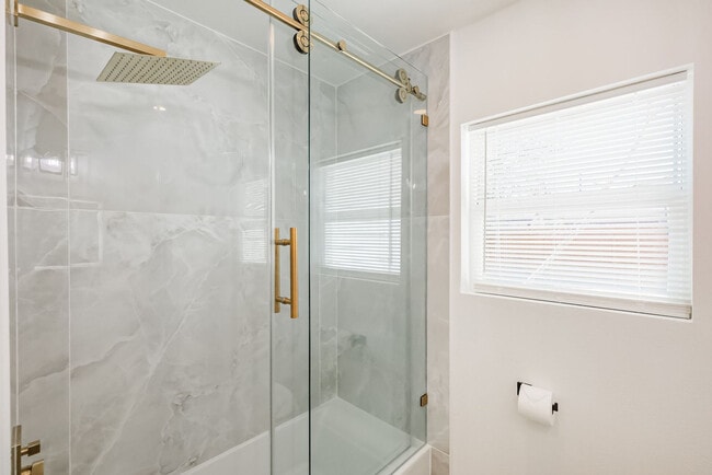 Building Photo - 5021 Libbey Dr