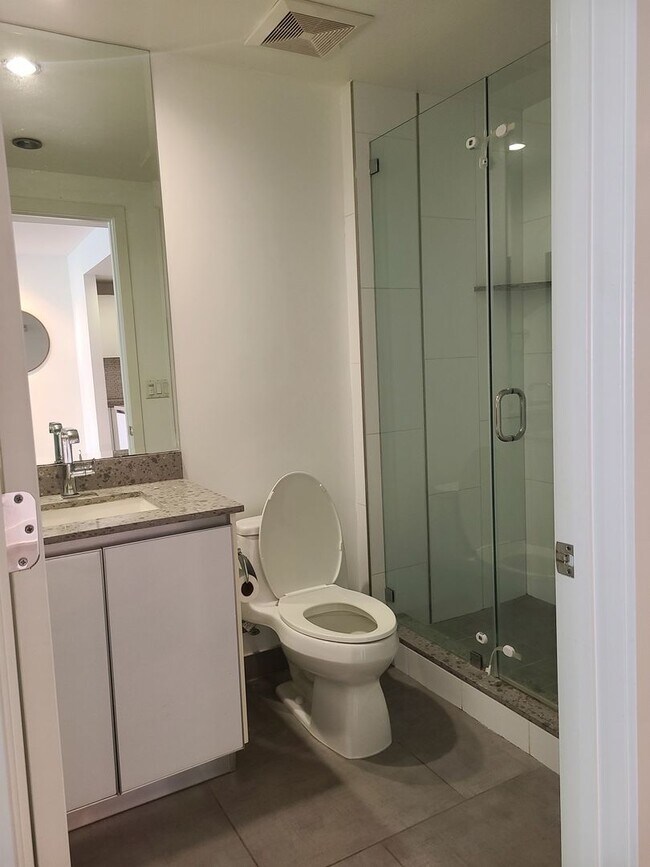 Building Photo - Title Live in the heart of West LA’s most iconic dining destination—Sawtelle