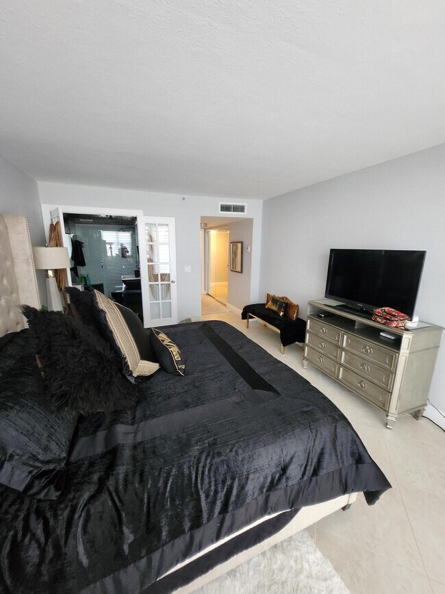 Building Photo - 899 Jeffery St