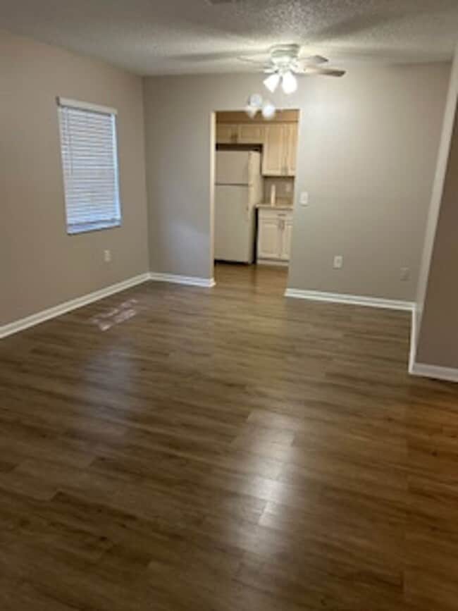 Building Photo - 2/1 available now!