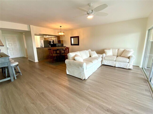 Building Photo - 6315 Shoreline Dr