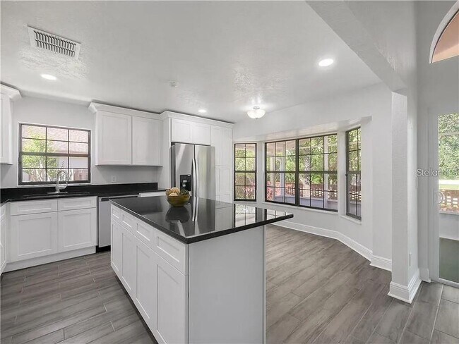 Building Photo - 1463 E Brookshire Ct