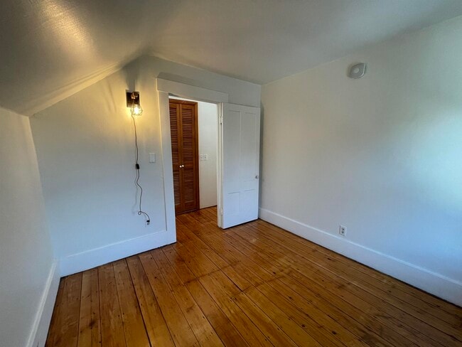 Building Photo - 87 Granger St