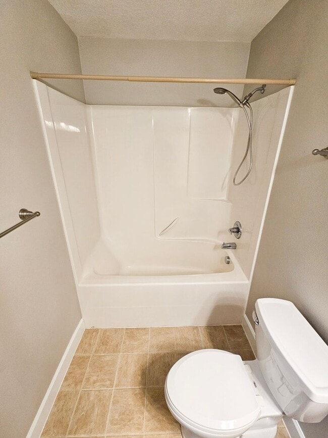 Building Photo - 917 N Cascade Dr