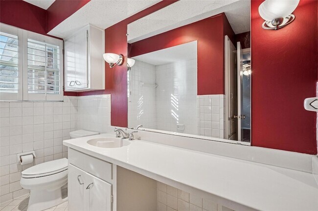 Building Photo - 6037 Sandhurst Ln