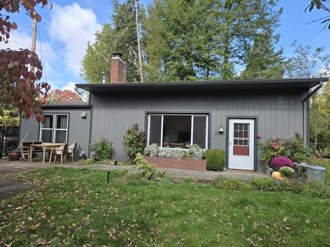 Building Photo - 7277 SW Canyon Ln