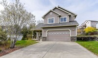 Building Photo - Beautiful 3 bed/2.5 bath single family hom...