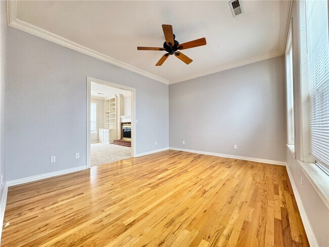 Building Photo - 3834 E Chadwick Dr