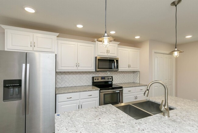 Building Photo - What a kitchen.