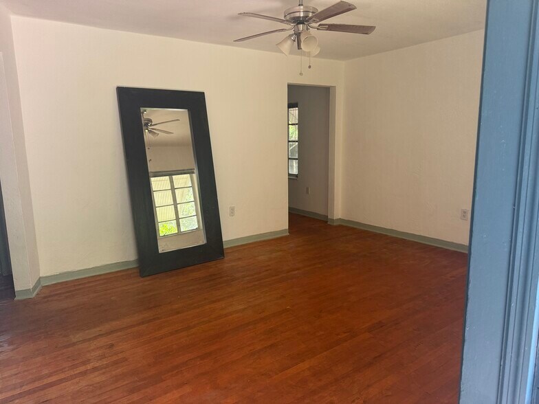 Living room - 12110 NE 11th Pl
