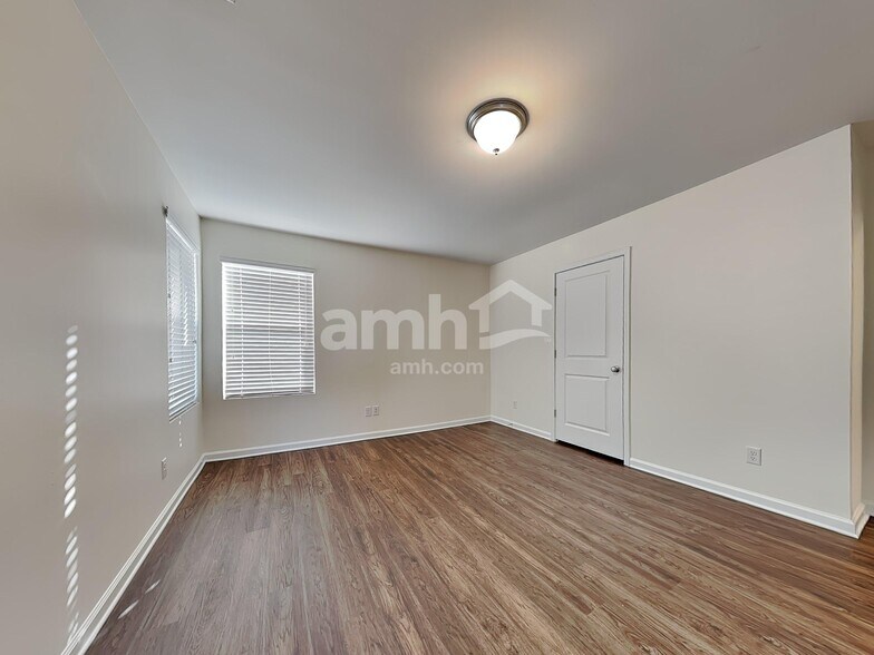 Building Photo - 202 Dogwood Cir