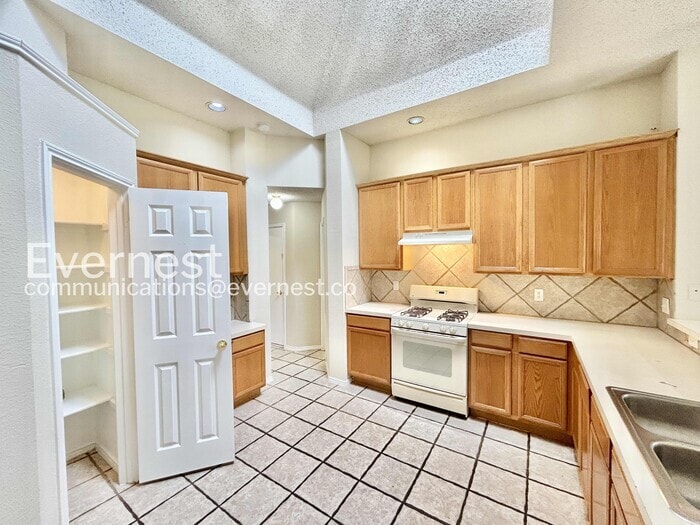 Building Photo - 7912 Boylston Dr