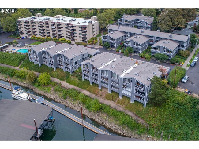 Building Photo - 635 SE Linn St