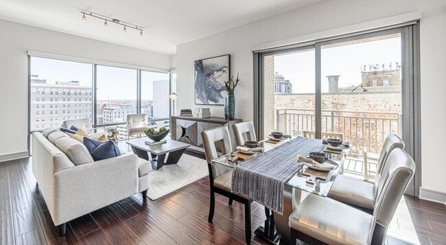 Building Photo - Luxury Living - Get 1 Month Free!