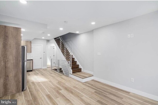 Building Photo - 23 E Silver St