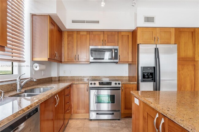 Building Photo - 1755 E Hallandale Beach Blvd