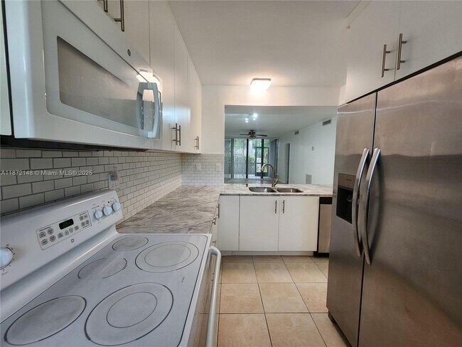 Building Photo - 8441 Forest Hills Dr