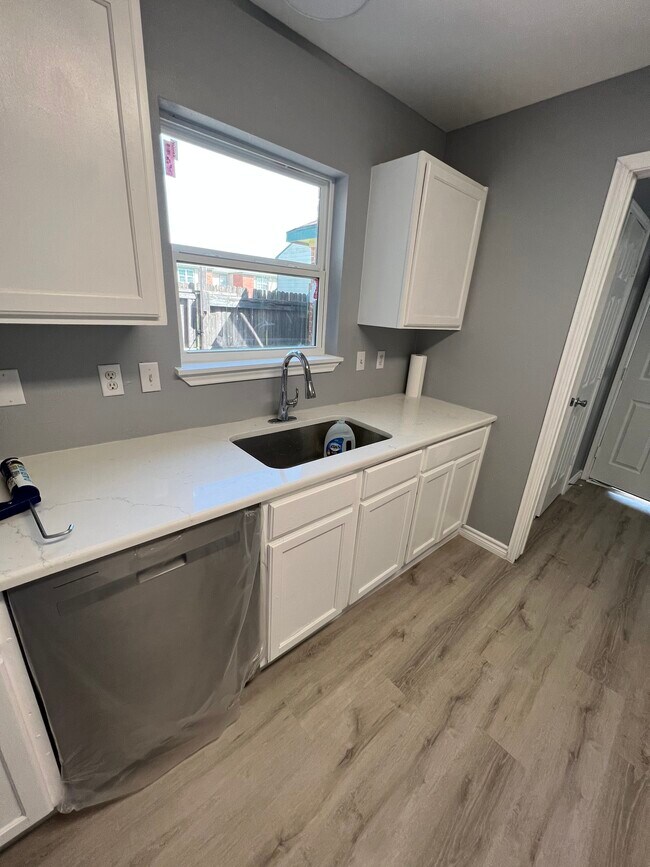 Building Photo - 3612 Villa Pl