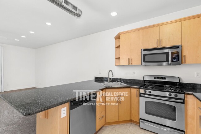 Building Photo - Industrial Loft in Fabulous Downtown Neigh...