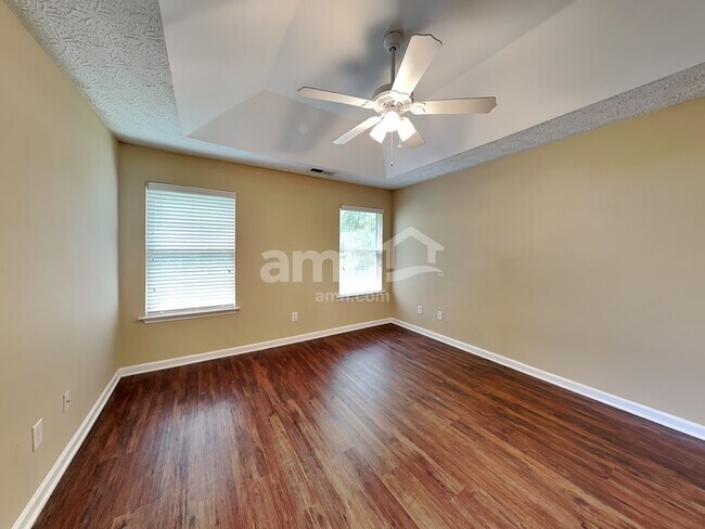 Building Photo - 3817 Majestic Ln SW