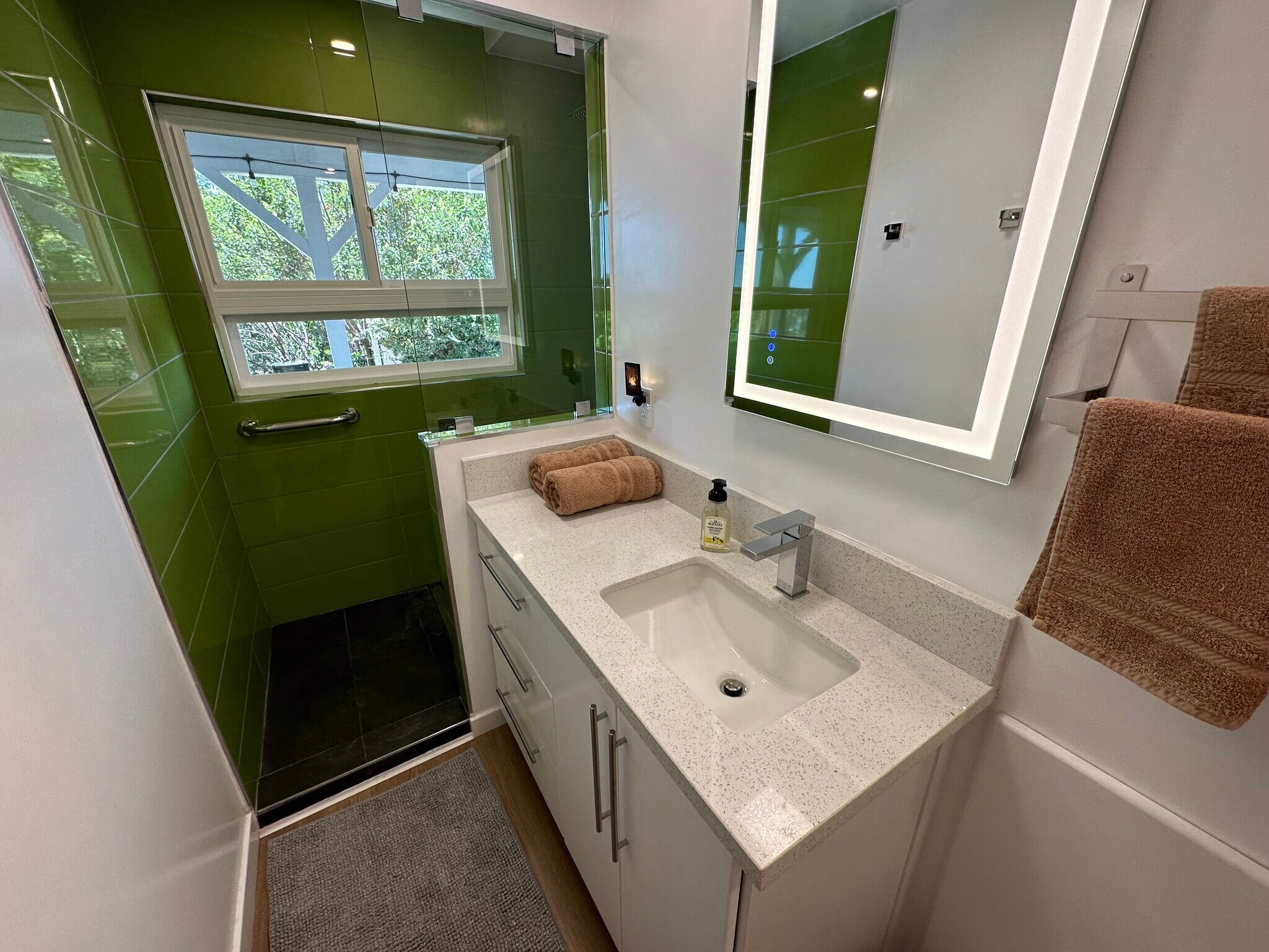 Building Photo - 4298 Avon Dr