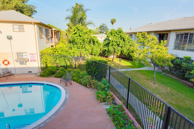 Building Photo - 1401 N Los Robles Ave