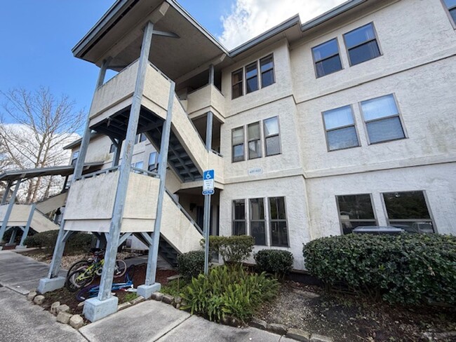 Building Photo - Charming two-bedroom, two-bathroom condo l...