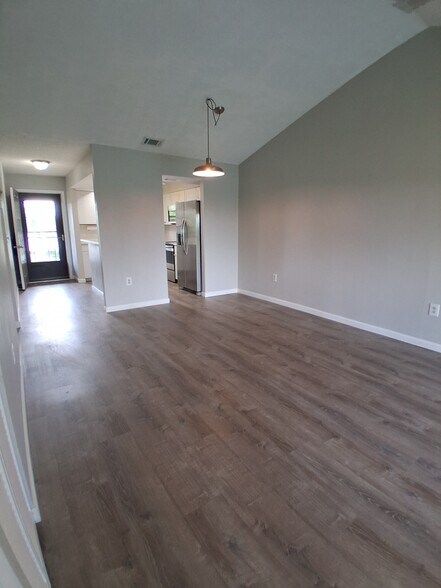 Rear to front - 927 Capri Isles Blvd