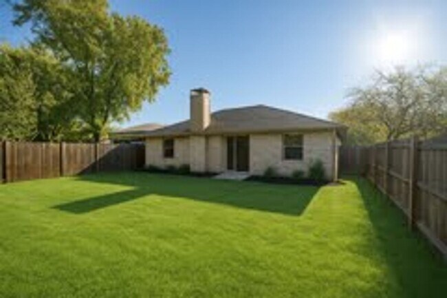 Building Photo - Charming Duplex!