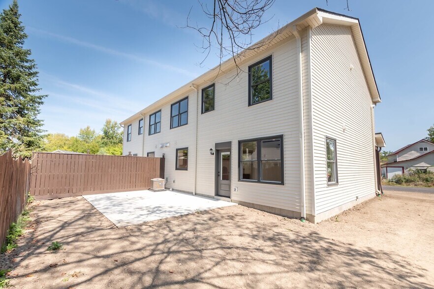 Building Photo - 261 Gay St