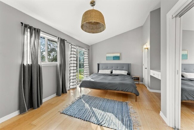 Building Photo - 28 W Inwood Forest Dr