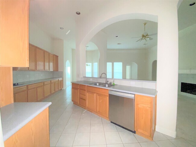 Building Photo - 10122 Meridian Lakes Dr