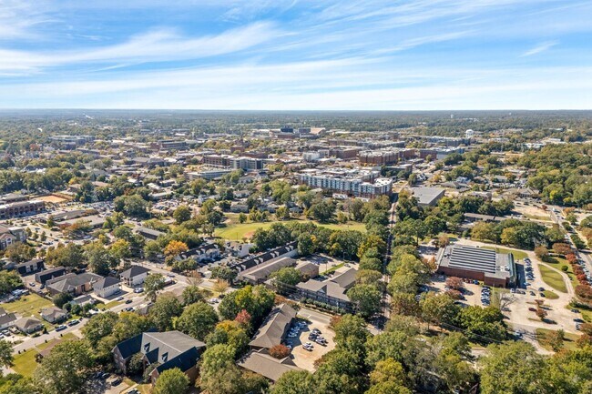 Primary Photo - 324 N Ross St