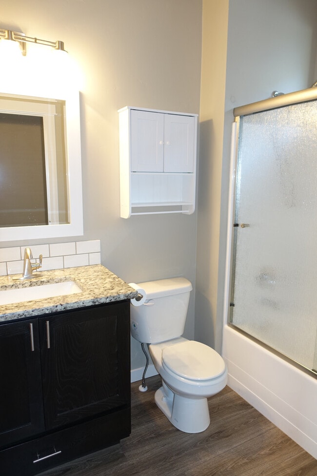 Building Photo - 3-Bedroom Home in Very Private Quiet Setting