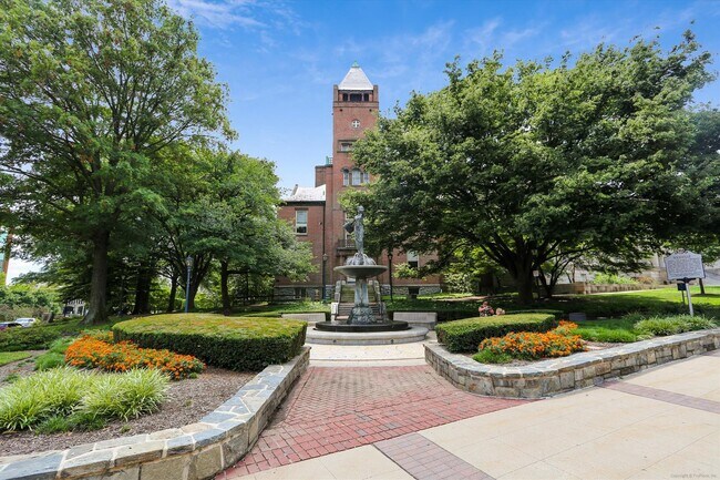 Building Photo - GREAT LOCATION!! Stunning 3BD/3.5BA luxury 4-level townhouse!