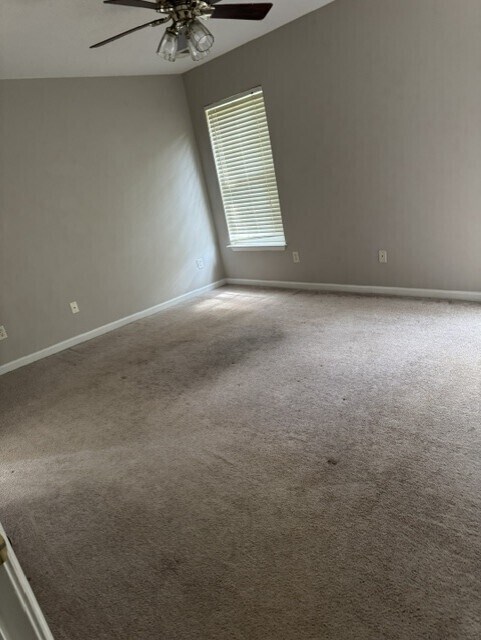 Building Photo - Beautiful 4 bedroom home with amazing open floor plan