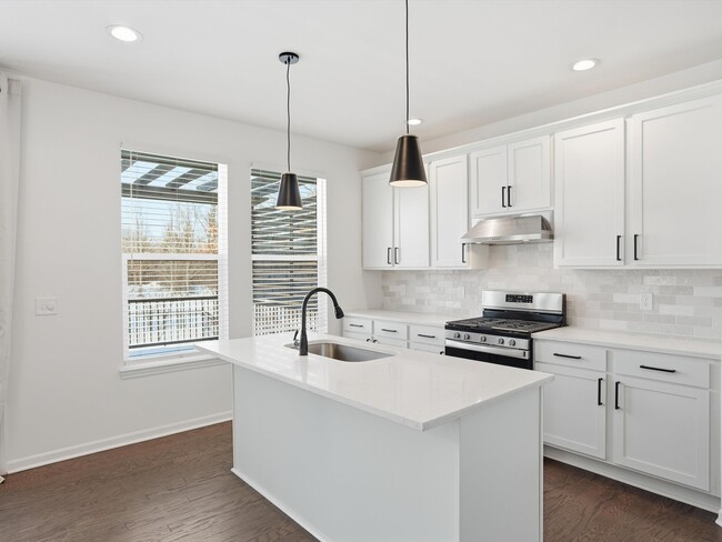 Building Photo - 6246 Hawthorne Ave