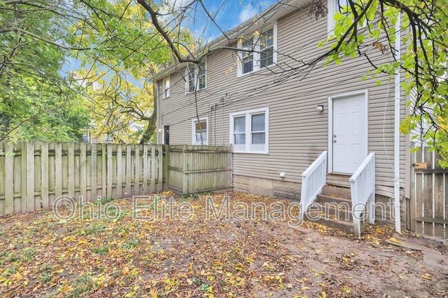 Building Photo - 1038 Forest St