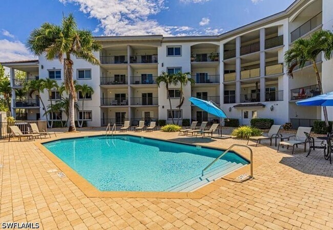 Building Photo - 1100 Pine Ridge Rd