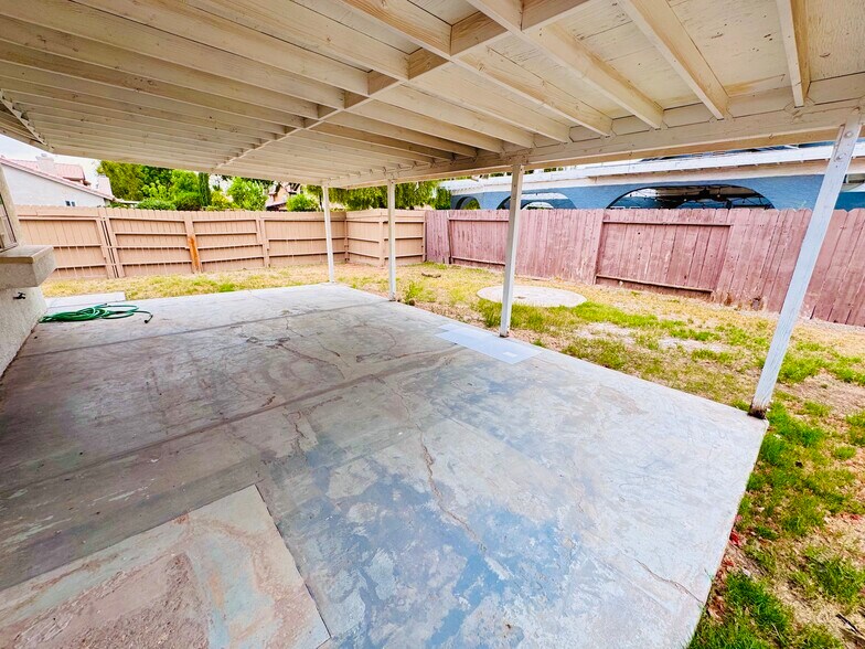 Building Photo - 2498 Ross Ave