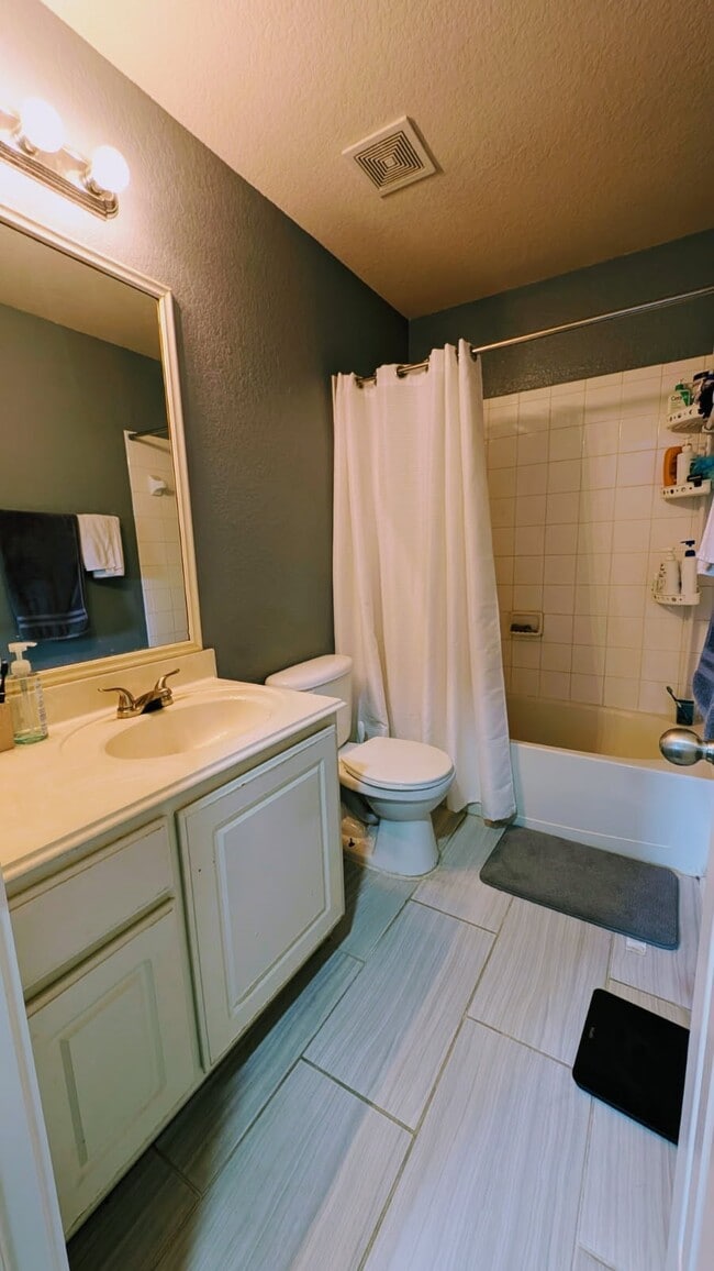 Building Photo - 5714 Turner Oaks